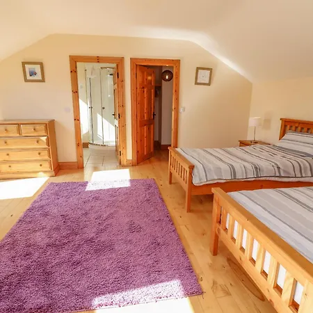 Nyaraló Kissane's *